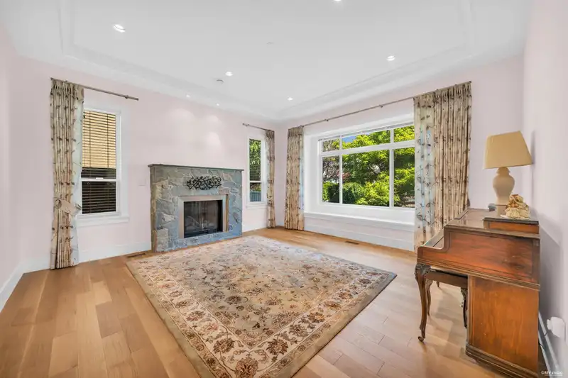 2246 W 22ND AVENUE - photo 4 of 30