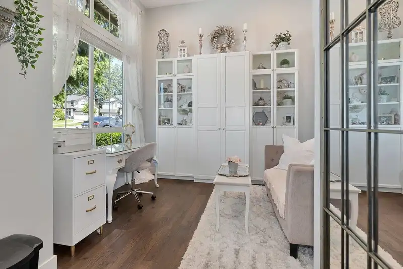 18090 67B AVENUE - photo 3 of 26