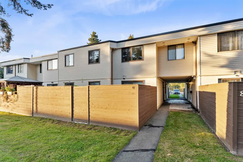 87 14135 104 AVENUE - photo 1 of 22