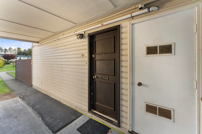 87 14135 104 AVENUE - photo 2 of 22