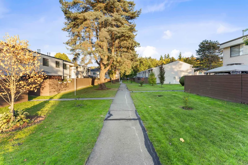 87 14135 104 AVENUE - photo 4 of 22