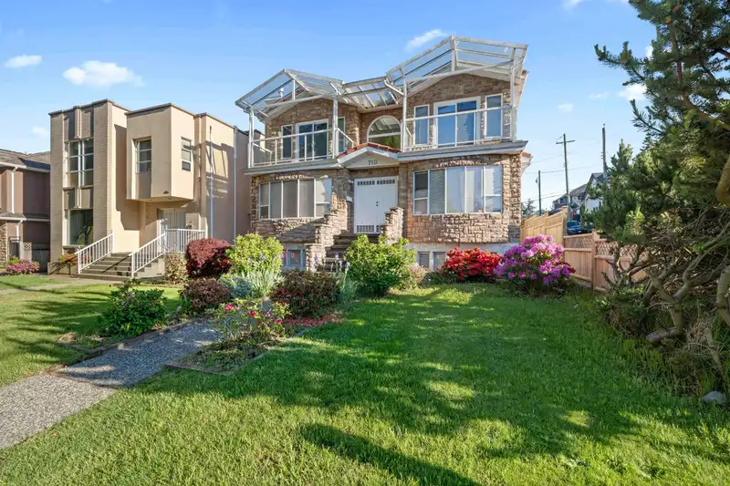 710 E 40TH AVENUE - photo 2 of 28