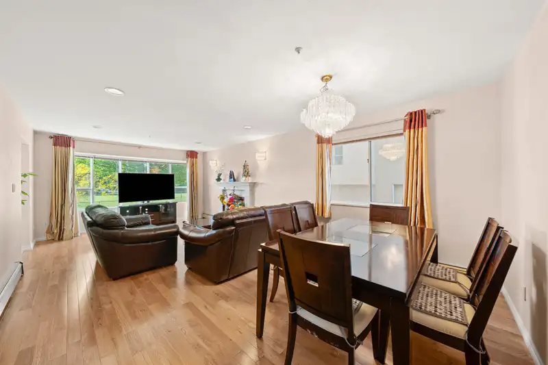 710 E 40TH AVENUE - photo 3 of 28