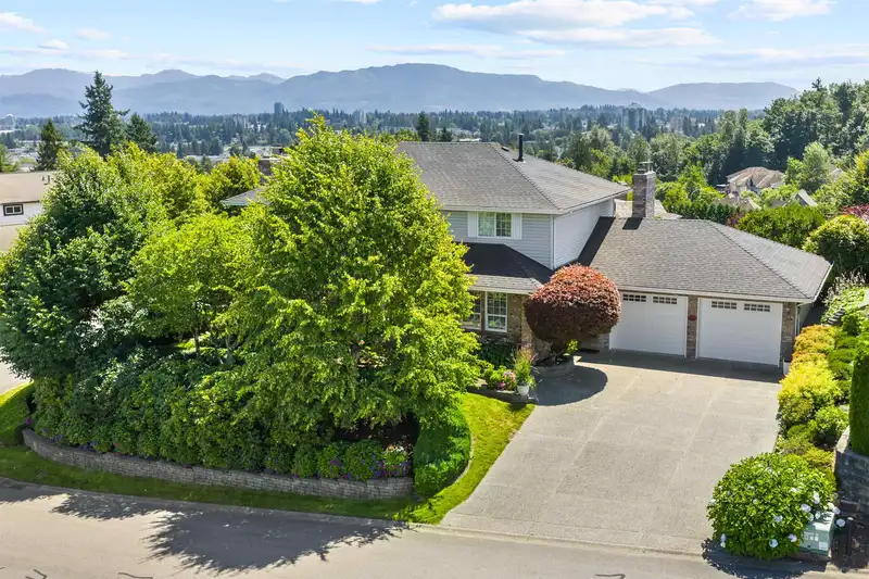11 3755 CLEARBROOK ROAD - photo 3 of 40