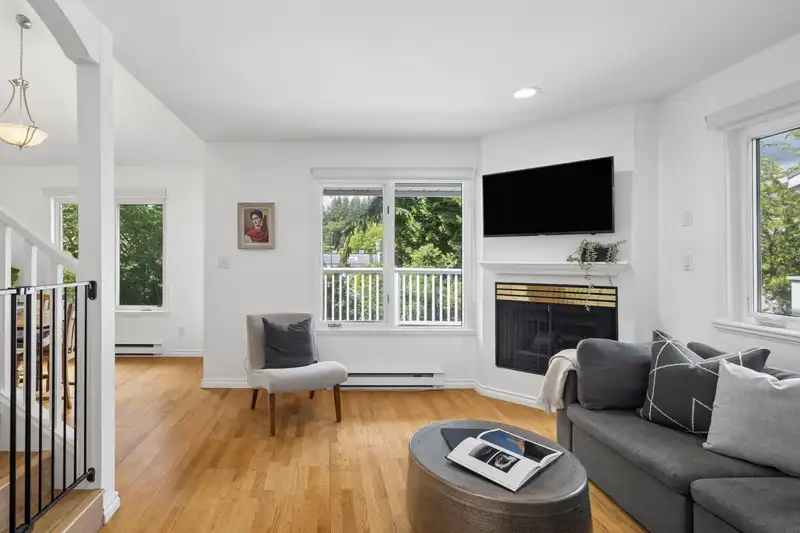 1518 BOWSER AVENUE - photo 4 of 29