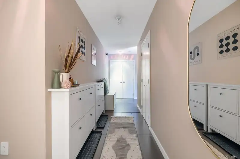 509 2979 GLEN DRIVE - photo 3 of 25
