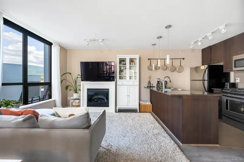 509 2979 GLEN DRIVE - photo 4 of 25