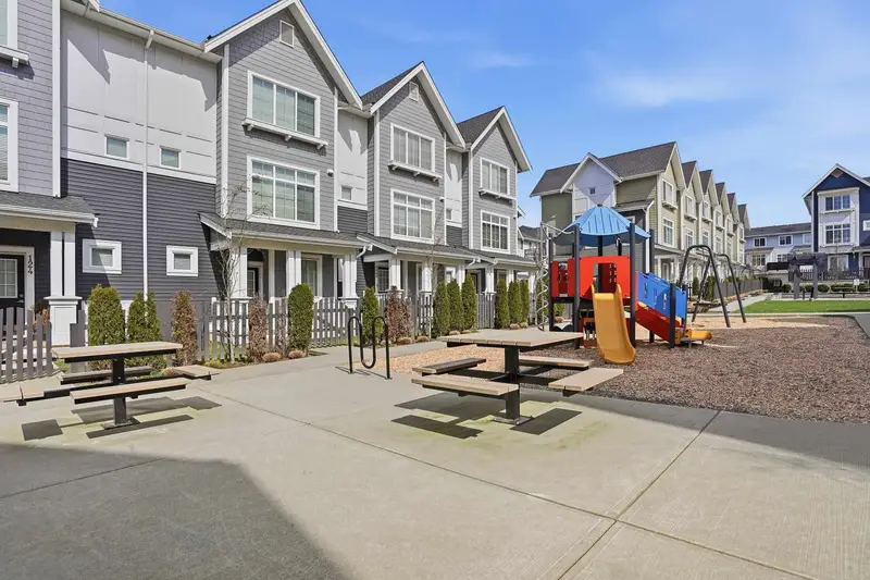 97 20180 84 AVENUE - photo 2 of 25