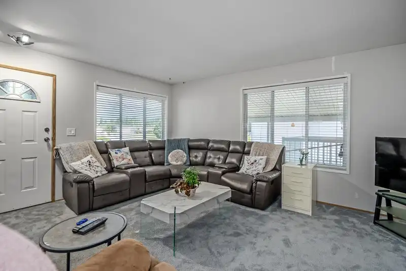97 9055 ASHWELL ROAD - photo 2 of 33