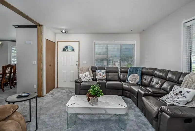 97 9055 ASHWELL ROAD - photo 3 of 33