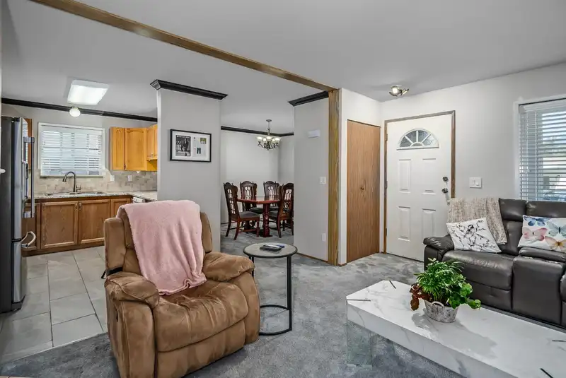 97 9055 ASHWELL ROAD - photo 4 of 33