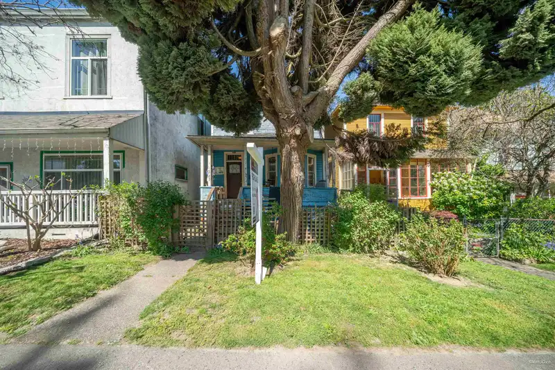 655 E PENDER STREET - photo 2 of 18