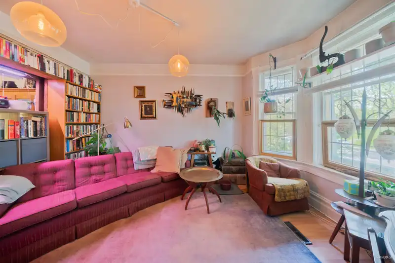 655 E PENDER STREET - photo 4 of 18