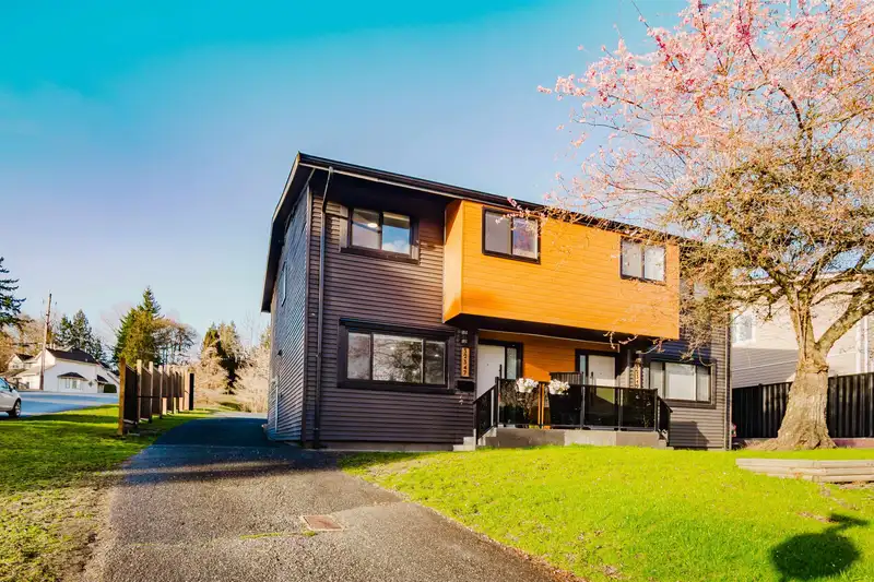 32347 BRANT AVENUE - photo 1 of 33