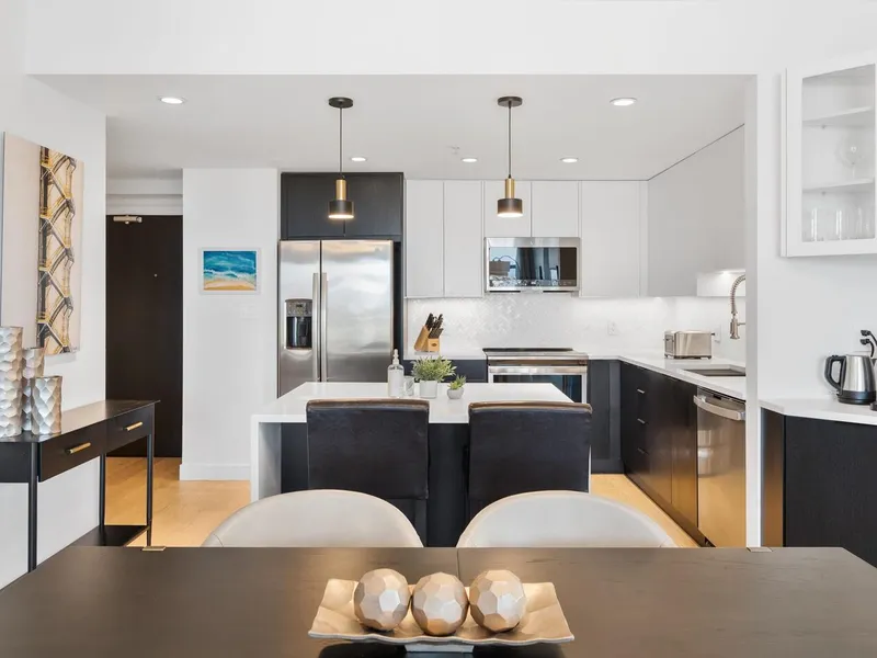 2301 280 ROSS DRIVE - photo 4 of 25