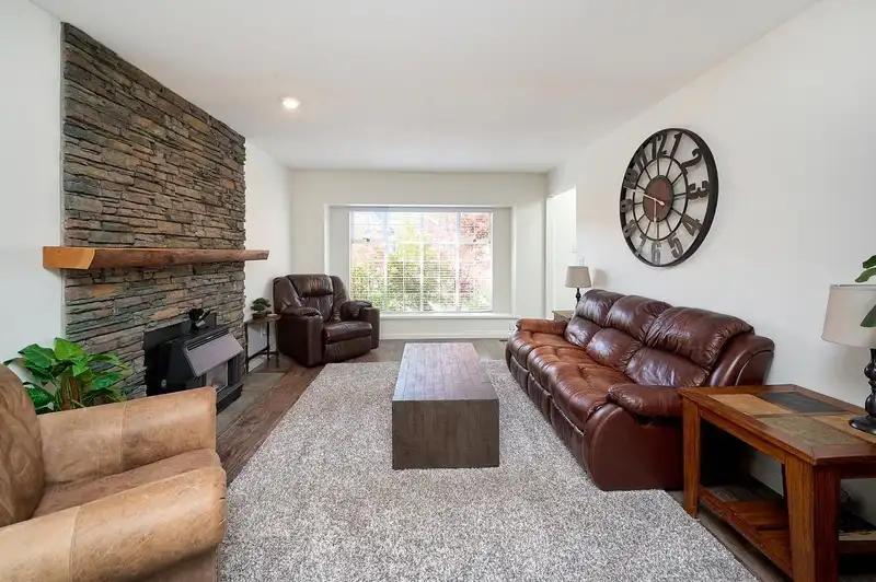 21469 126 AVENUE - photo 3 of 35