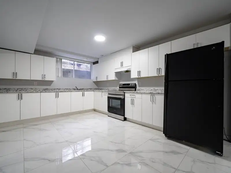 2644 140 STREET - photo 3 of 15