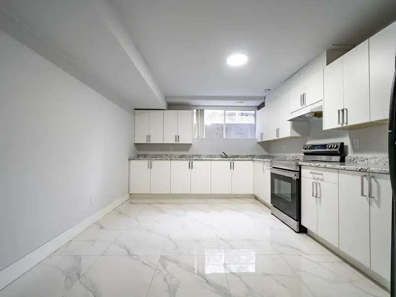 2644 140 STREET - photo 4 of 15