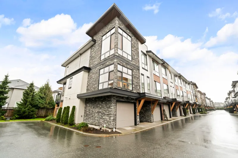 15 16488 64 AVENUE - photo 1 of 25