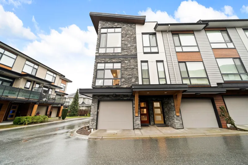 15 16488 64 AVENUE - photo 2 of 25