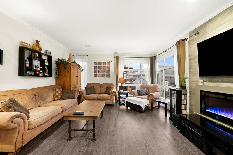 15 16488 64 AVENUE - photo 4 of 25