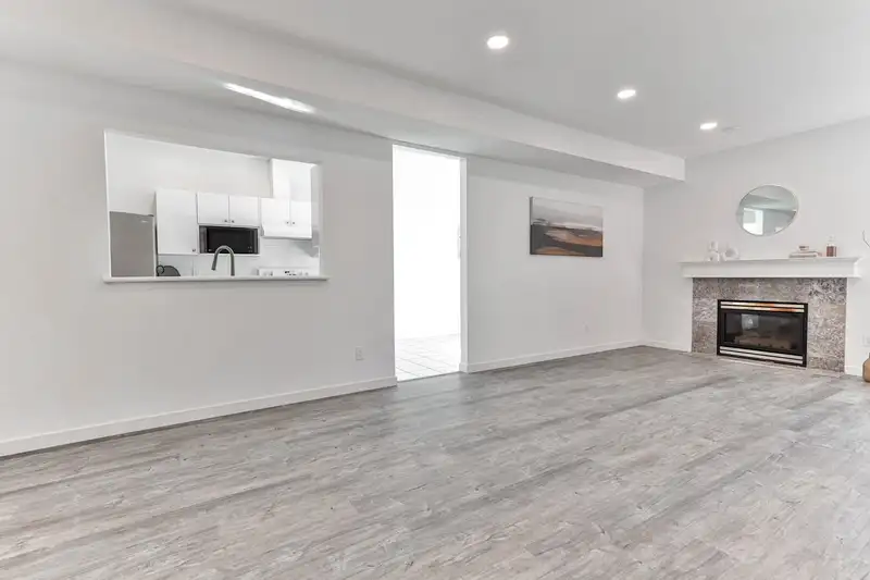 102 14980 101A AVENUE - photo 2 of 12