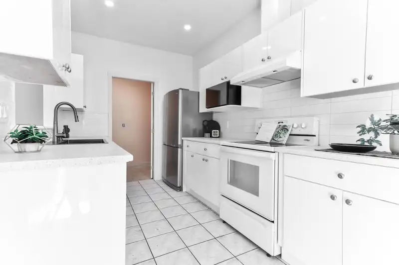 102 14980 101A AVENUE - photo 4 of 12