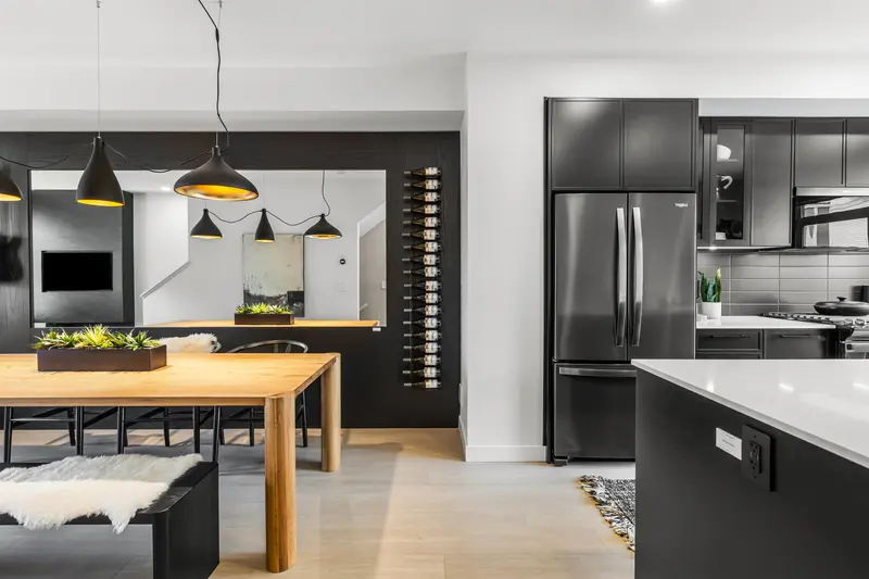 1 2886 MONTROSE AVENUE - photo 1 of 25