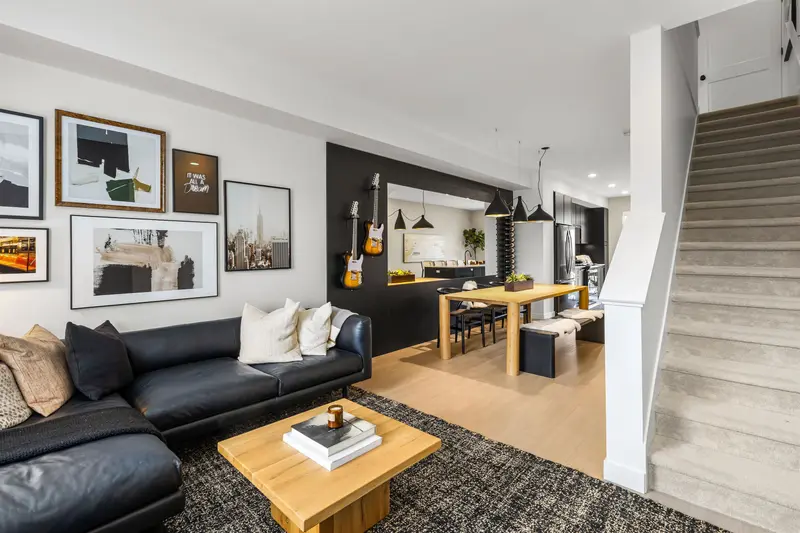 1 2886 MONTROSE AVENUE - photo 3 of 25