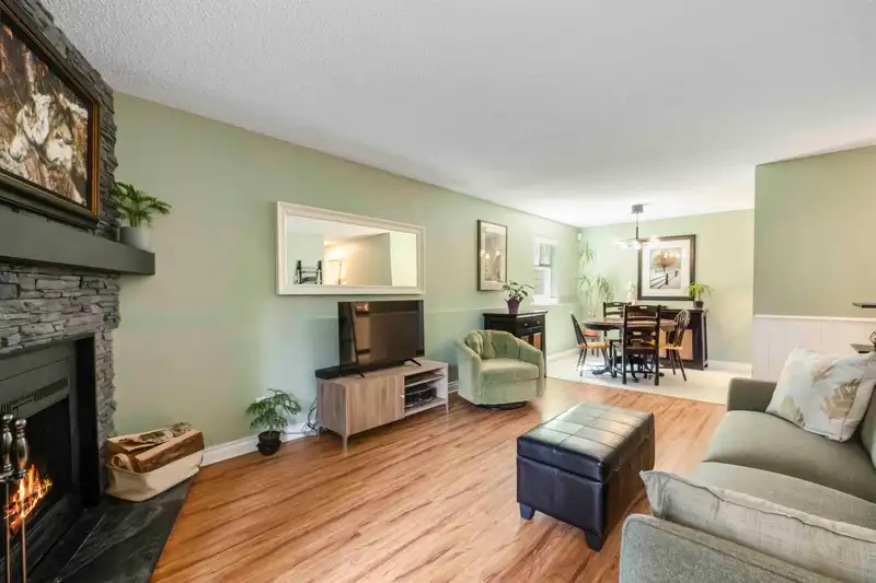 104 10560 154TH STREET - photo 3 of 26