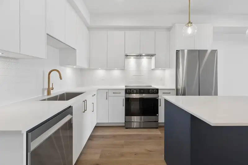 102 20286 72B AVENUE - photo 2 of 21