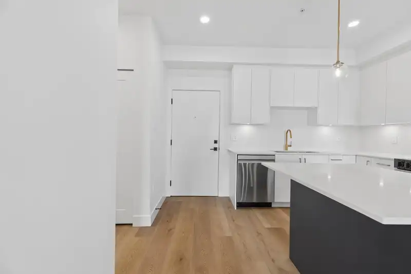 102 20286 72B AVENUE - photo 4 of 21