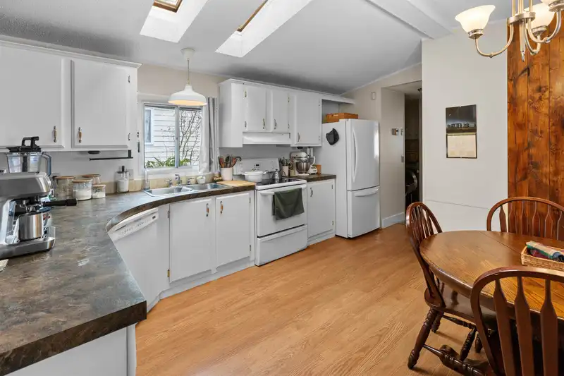 15 10221 WILSON STREET - photo 3 of 28