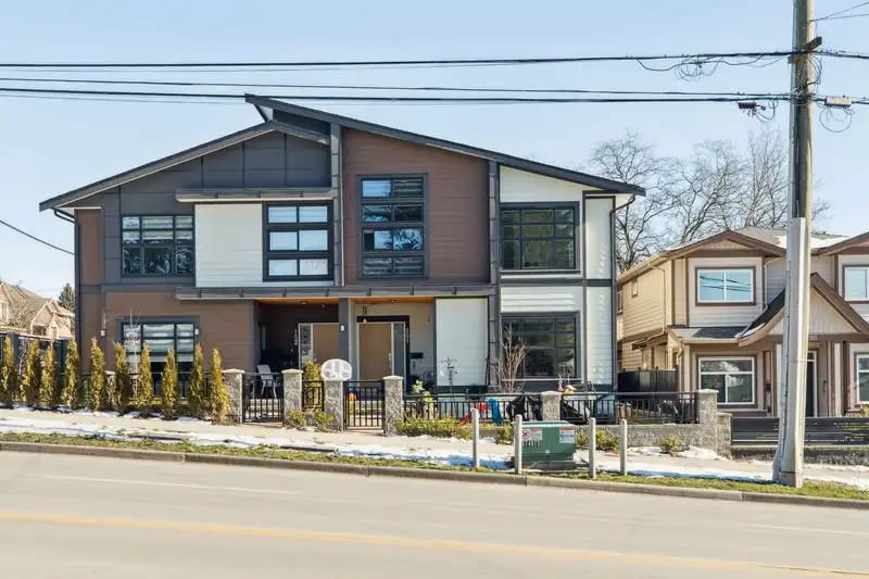 101 271 BLUE MOUNTAIN STREET - photo 1 of 32