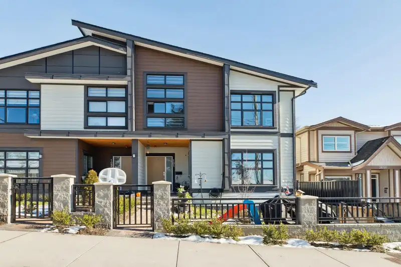 101 271 BLUE MOUNTAIN STREET - photo 2 of 32