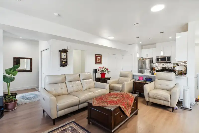 101 271 BLUE MOUNTAIN STREET - photo 4 of 32