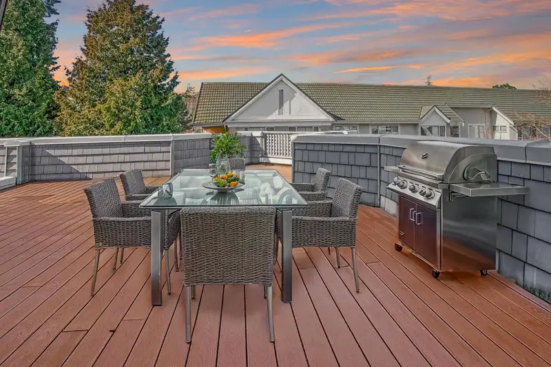 411 15555 16 AVENUE - photo 1 of 25