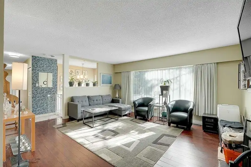 15113 PHEASANT DRIVE - photo 3 of 24
