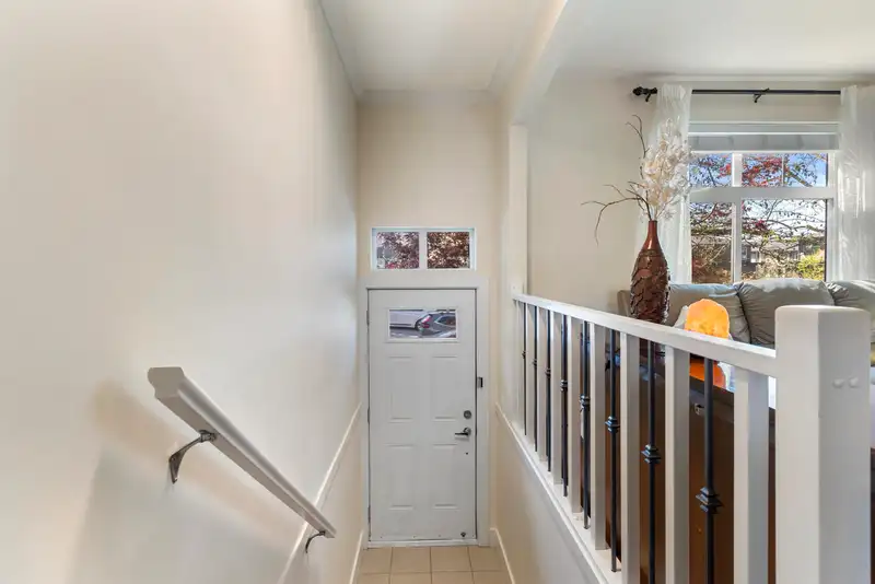 5 15833 26TH AVENUE - photo 3 of 33