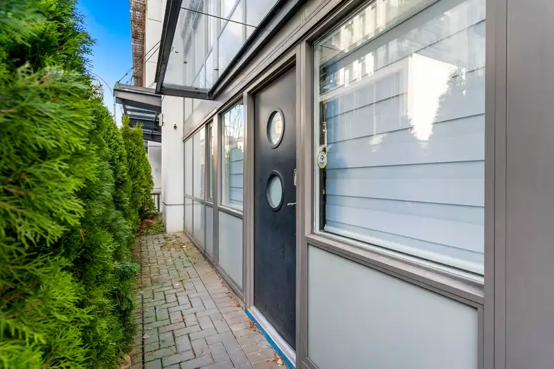 101 892 CARNARVON STREET - photo 4 of 34