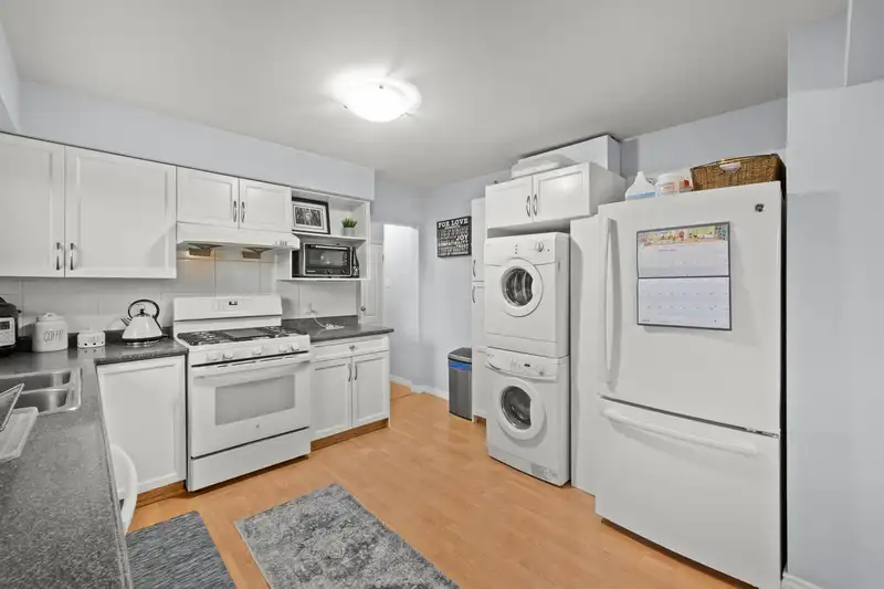 3949 SEFTON STREET - photo 4 of 17