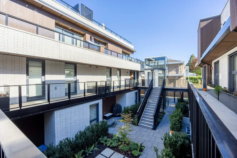 203 778 W 27TH AVENUE - photo 4 of 8