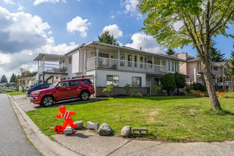 14380 70A AVENUE - photo 3 of 37