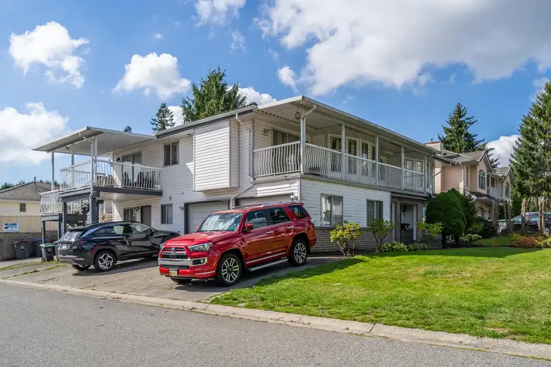 14380 70A AVENUE - photo 4 of 37