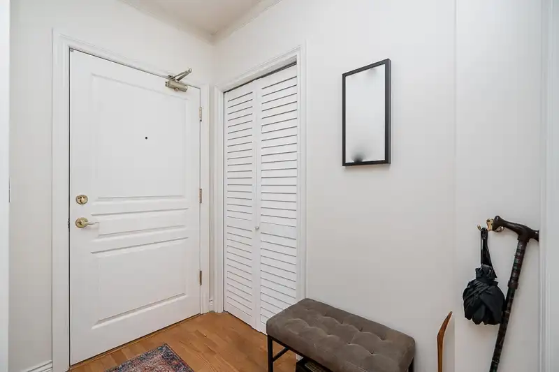 202 1725 MARTIN DRIVE - photo 4 of 38