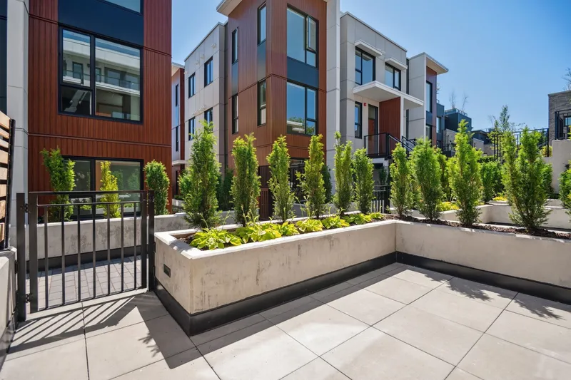 123 725 W 49 AVENUE - photo 3 of 25