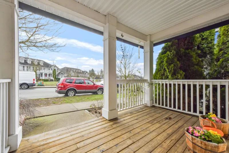 18043 70 AVENUE - photo 2 of 25