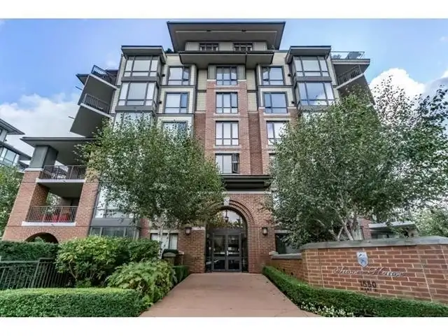 502 1550 MARTIN STREET - photo 1 of 23