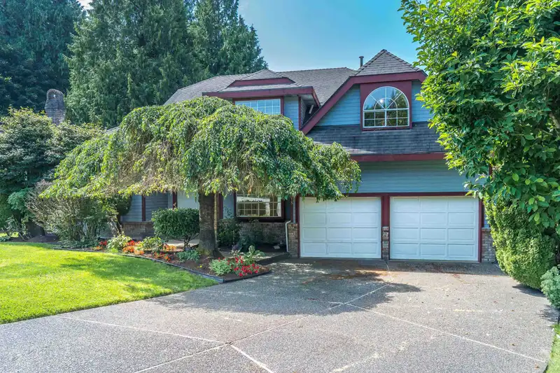 12373 BOUNDARY CLOSE - photo 2 of 40