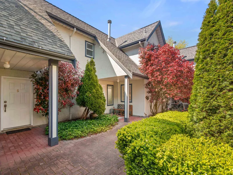 5 4890 48 AVENUE - photo 3 of 25